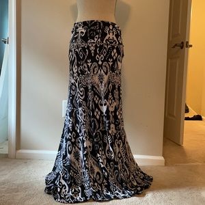 Arden b small black and white long skirt.